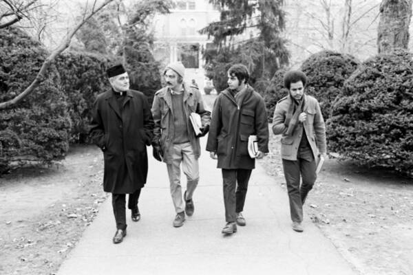 hesburgh_walking_with_students